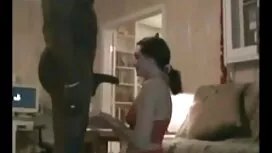 Вона нюхала свої тру ...