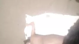 Руда Аня їсть курку  ...