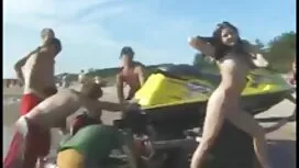 Надувний дельфін і с ...
