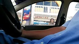 У нього чотири людин ...