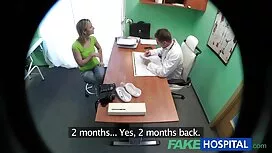 Чорношкіра жінка кра ...
